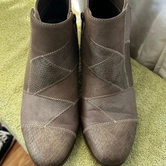 Bass Shoe "Nina" Womens Heeled Ankle Booties Sz 8.5 - Picture 3 of 10